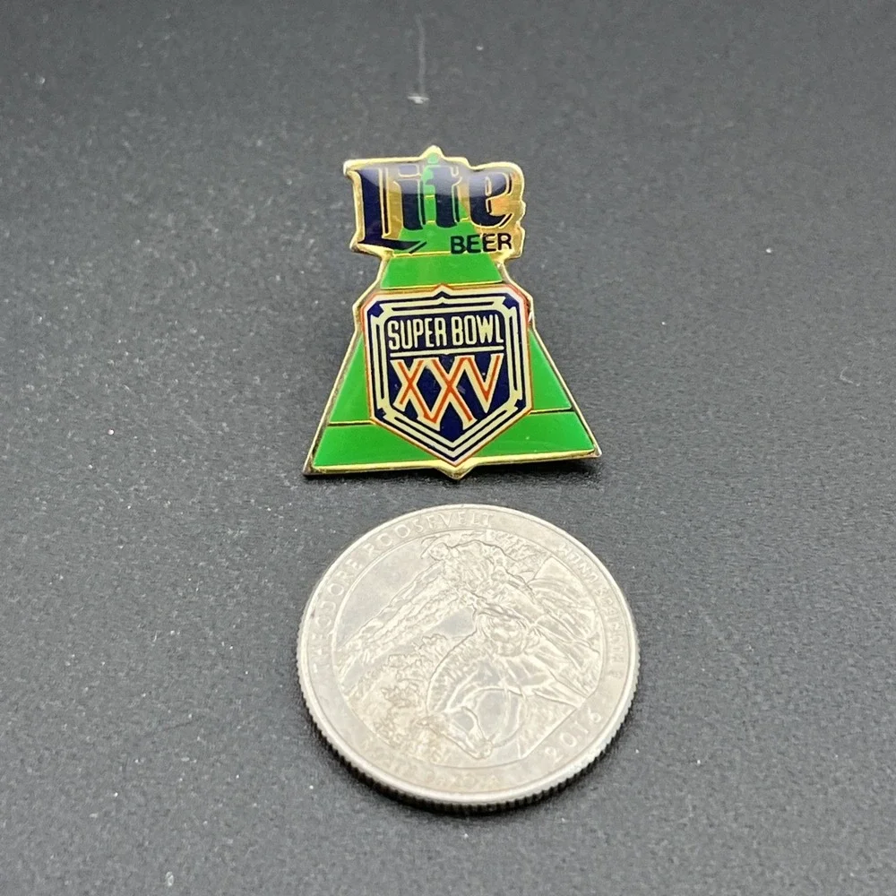 Super Bowl XXV Miller Lite Beer Sponsor‎ NFL Football Lapel Hat Pin